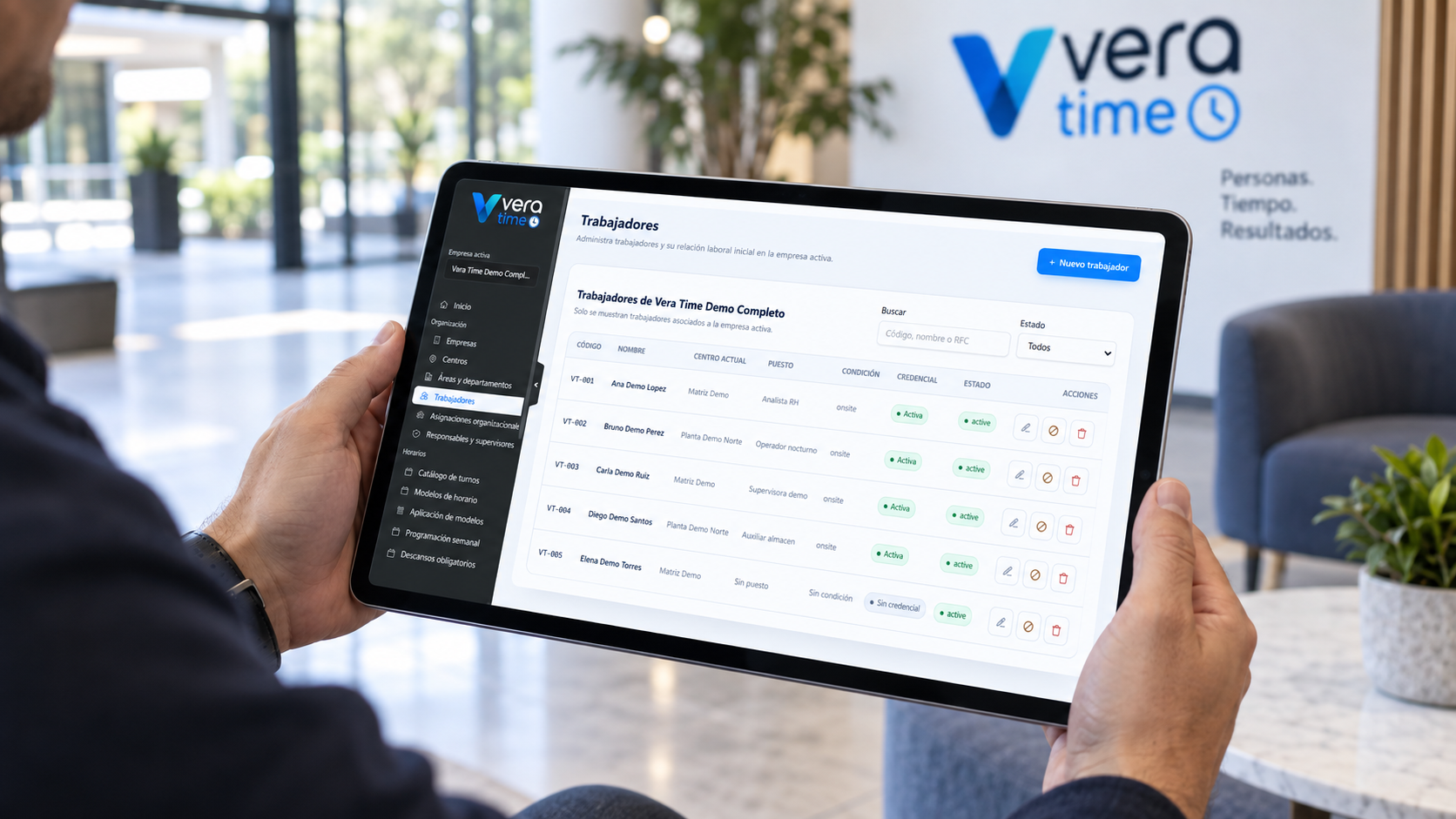 Trabajadores en Vera Time